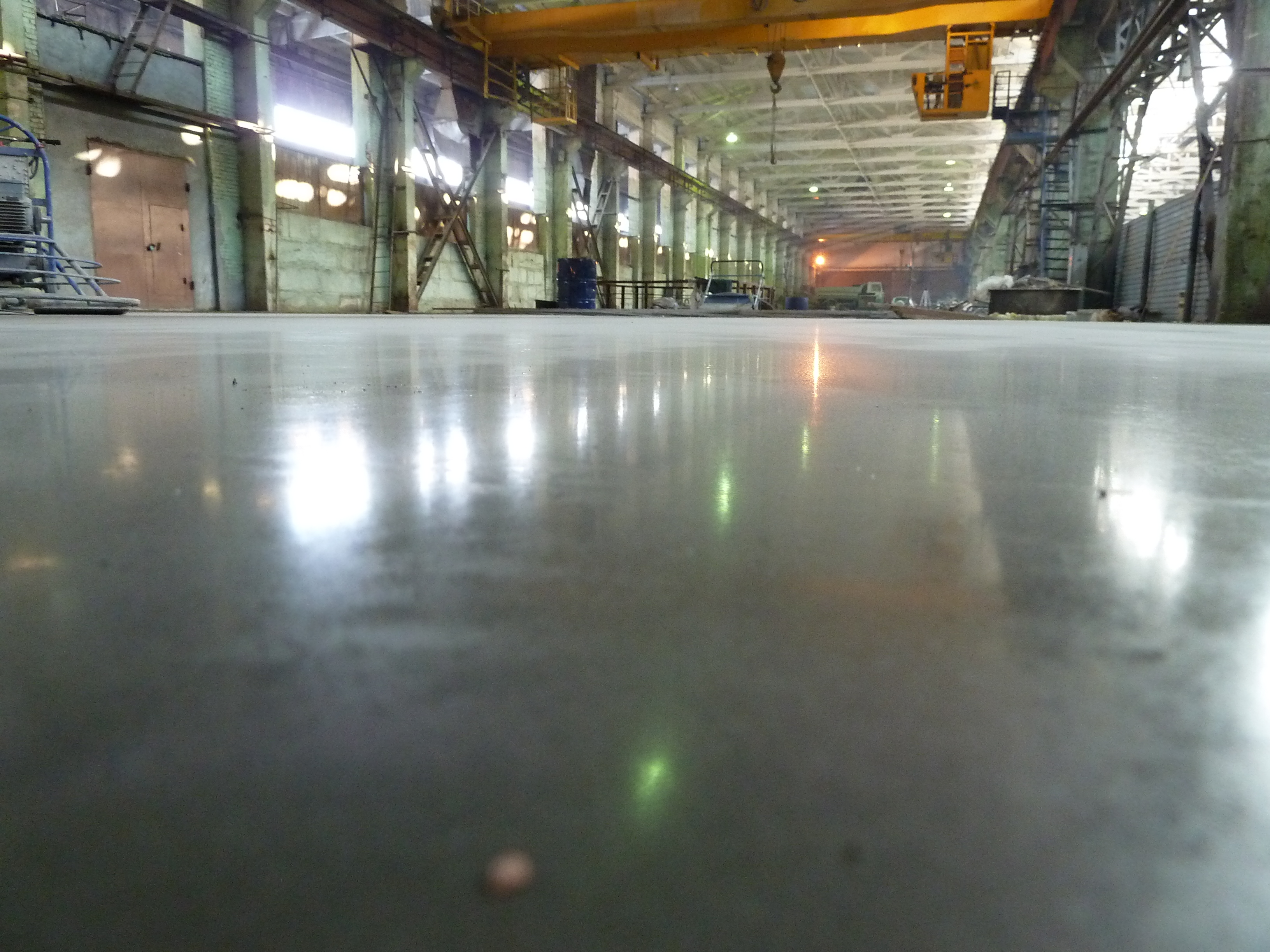 Упрочненные бетонные. Топинговый пол. Промышленные топпинговые полы. Бетонный пол с упрочнением топпинг. Промышленные полы BASF.